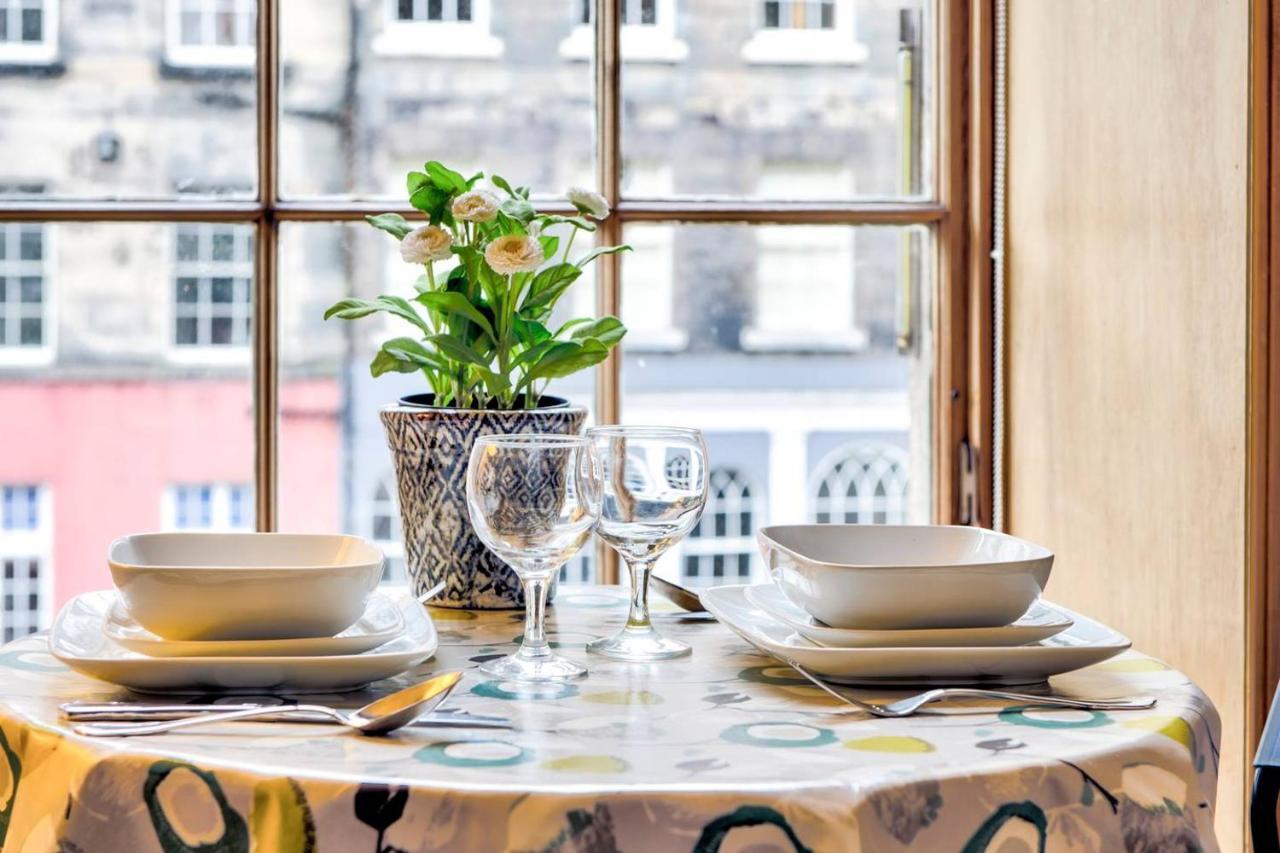 Joivy Royal Mile Apartment In Prime Location เอดินบะระ ภายนอก รูปภาพ