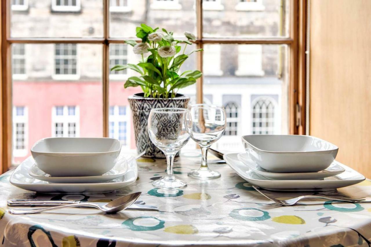 Joivy Royal Mile Apartment In Prime Location เอดินบะระ ภายนอก รูปภาพ